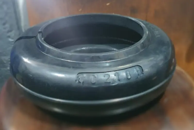 Elemento elástico para acoplamento tipo pneu